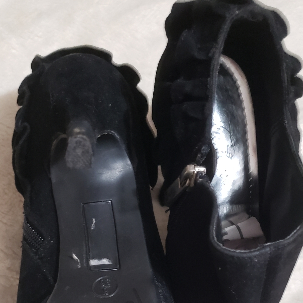 Shoes - Picture 3 of 4